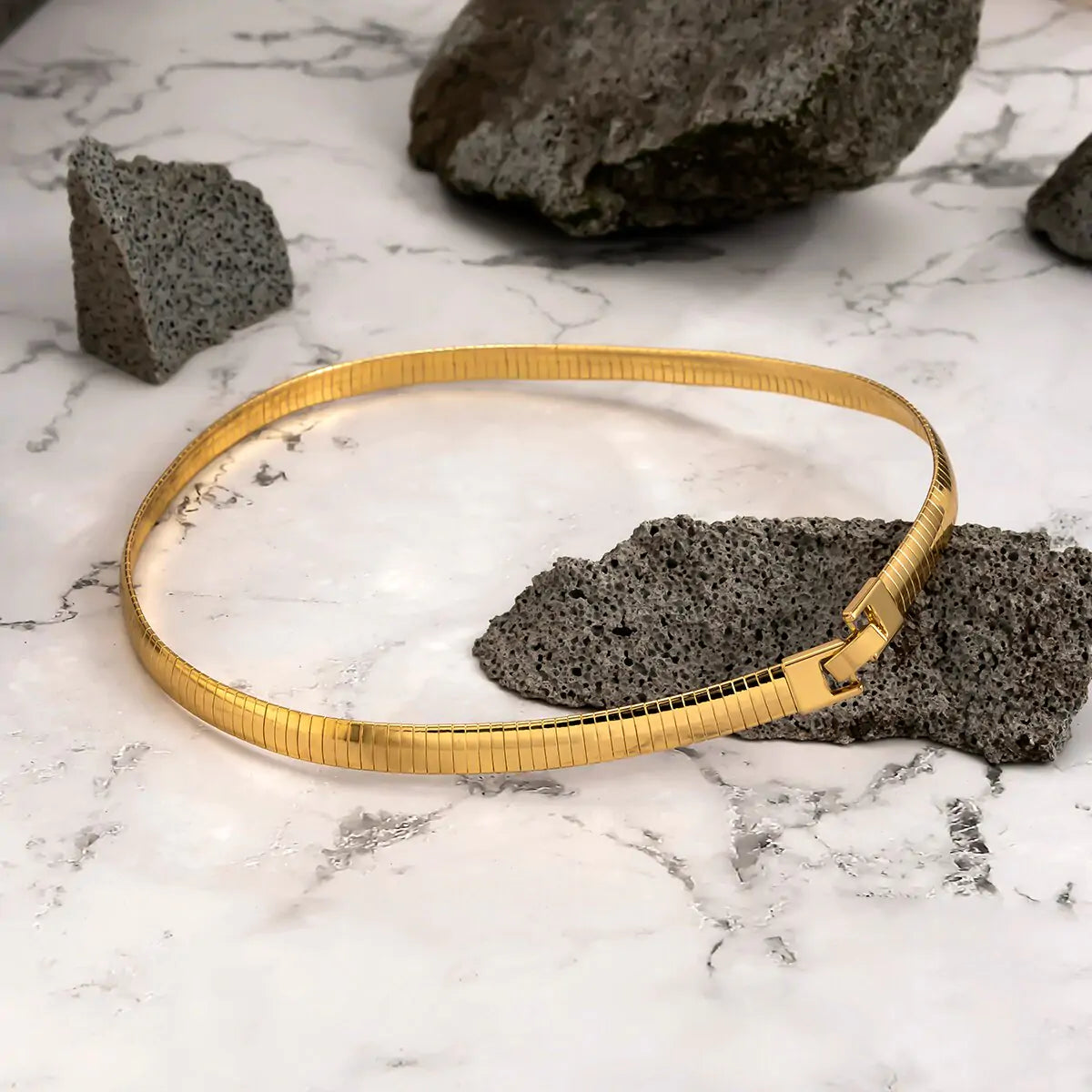 Thick Chained Choker Necklace