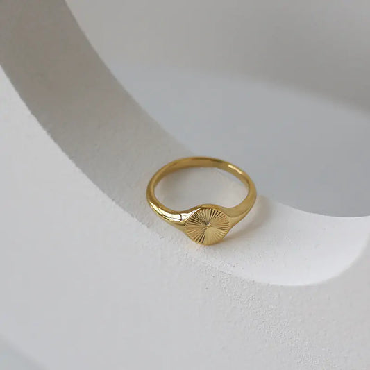 Dainty Rays Circle Index Ring